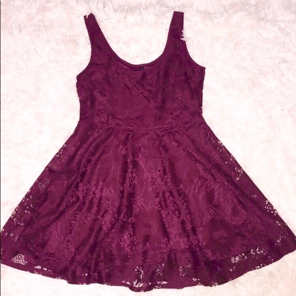 🚫SOLD🚫 🌺 Floral lace dress - Picture 2 of 5